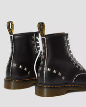 Lade das Bild in den Galerie-Viewer, Dr. Martens 8-Loch Stiefel 1460 STUD LEATHER ANKLE BOOTS Schwarz Black Echtleder Nieten