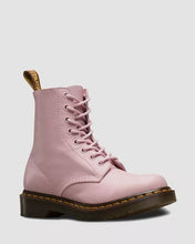 Lade das Bild in den Galerie-Viewer, Dr. Martens 8-Loch Stiefel 1460 PASCAL VIRGINIA LEDER STIEFEL Echtleder Bubblegum Pink 20102683