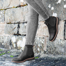 Lade das Bild in den Galerie-Viewer, Panama Jack Damen Chelsea Boots Giordana Schwarz Nappa Waterproof