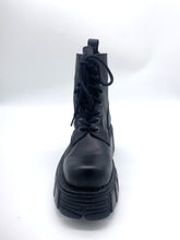 Lade das Bild in den Galerie-Viewer, New Rock Boots Stiefel Plateu Echtleder 8 Loch (weiches, feinnarbiges Leder)
