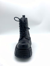 Lade das Bild in den Galerie-Viewer, New Rock Boots Stiefel Echtleder 8 Loch mit Plateu Absatz (weiches, feinnarbiges Leder)
