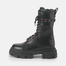 Lade das Bild in den Galerie-Viewer, BUFFALO Sue Boot Flat Premium-Kalbsleder, schwarz
