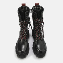 Lade das Bild in den Galerie-Viewer, BUFFALO Sue Boot Flat Premium-Kalbsleder, schwarz
