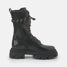 Lade das Bild in den Galerie-Viewer, BUFFALO Sue Boot Flat Premium-Kalbsleder, schwarz
