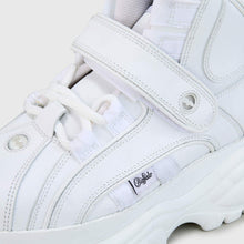 Lade das Bild in den Galerie-Viewer, Buffalo London Classic Boots Shoes Plateau Schuhe 90er Weiß Echtleder
