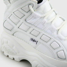 Load image into Gallery viewer, Buffalo London Classics Boots Shoes Platform Shoes 90s White Leather 2003-14
