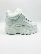 Lade das Bild in den Galerie-Viewer, Buffalo London Classic Boots Shoe Plateau 90s Weiß Gefüttert Fell Echtleder LACK
