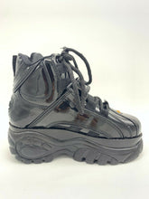 Lade das Bild in den Galerie-Viewer, Buffalo Classic Boots Shoes Plateau Schuhe 90er Schwarz Lackleder 1348-14 NEU
