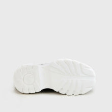 Lade das Bild in den Galerie-Viewer, Buffalo London Classic Boots Shoes Plateau Schuhe 90er Weiß Lackleder
