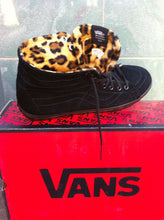 Lade das Bild in den Galerie-Viewer, VANS Sneaker Skater Turnschuhe Black Leopard-Muster
