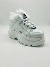 Lade das Bild in den Galerie-Viewer, Buffalo London Classic Boots Shoe Plateau 90s Weiß Gefüttert Fell Echtleder LACK
