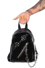 Lade das Bild in den Galerie-Viewer, KILLSTAR Untamed Mini Backpack Rucksack Schwarz
