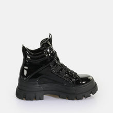 Lade das Bild in den Galerie-Viewer, Buffalo Boots Aspha Ankle-Boot Vegan Schwarz-Lack
